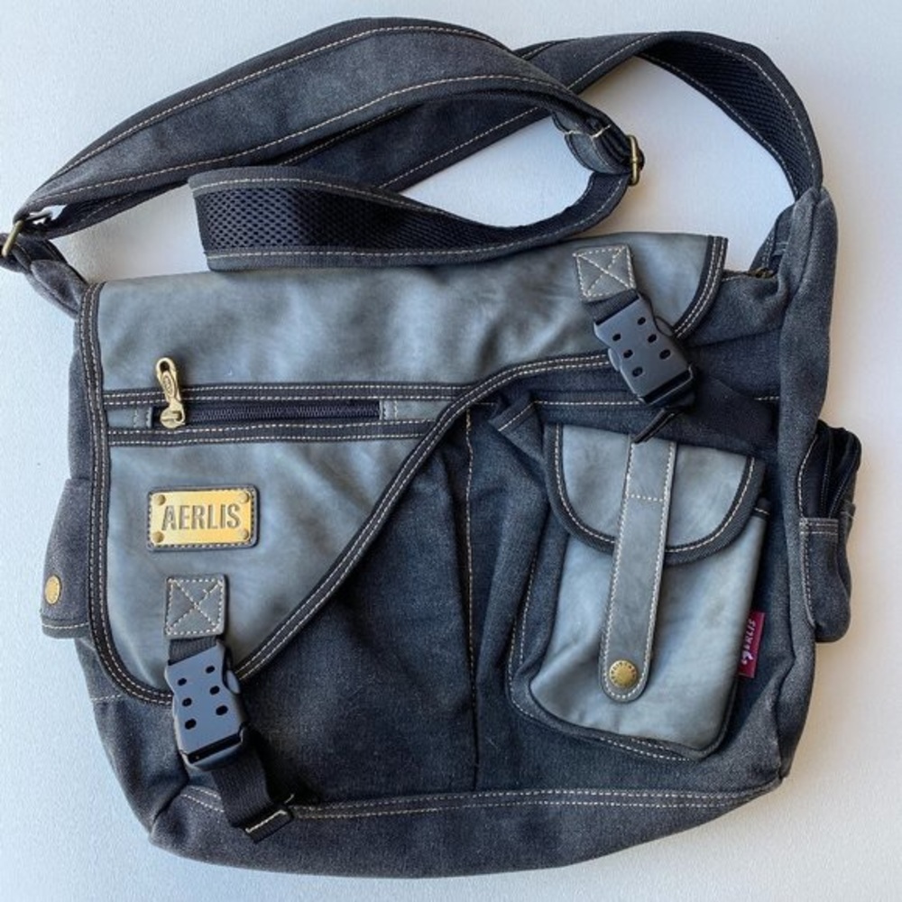 ISO!!!! Aerlis messenger bag horizontal style